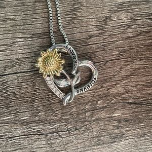 Daisy pendant